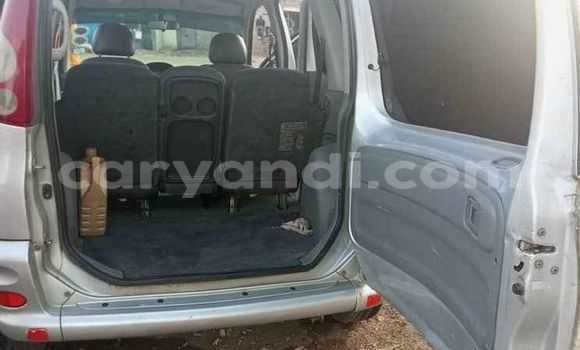 Acheter Occasion Voiture Toyota FunCargo Gris à Lusaka, Zambie Acheter Occasion Voiture Toyota FunCargo Gris à Lusaka, Zambie