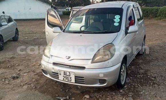 Acheter Occasion Voiture Toyota FunCargo Gris à Lusaka, Zambie Acheter Occasion Voiture Toyota FunCargo Gris à Lusaka, Zambie