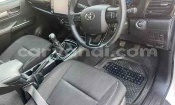 Acheter Occasion Voiture Toyota Hilux Blanc à Lusaka, Zambie Acheter Occasion Voiture Toyota Hilux Blanc à Lusaka, Zambie