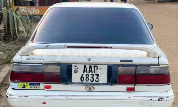 Acheter Occasion Voiture Toyota Corolla Blanc à Lusaka, Zambie Acheter Occasion Voiture Toyota Corolla Blanc à Lusaka, Zambie