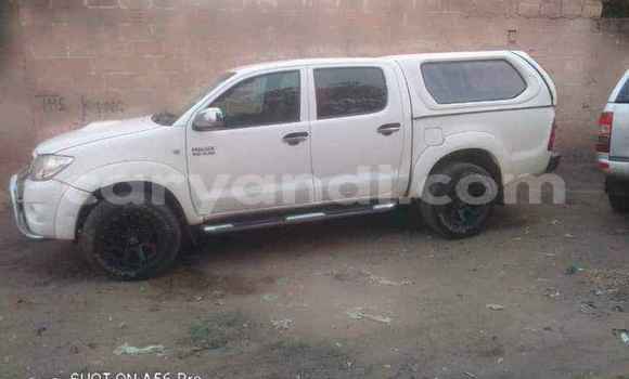 Nunua Ilio tumika Toyota Hilux Nyeupe Gari ndani ya Lusaka nchini Zambia