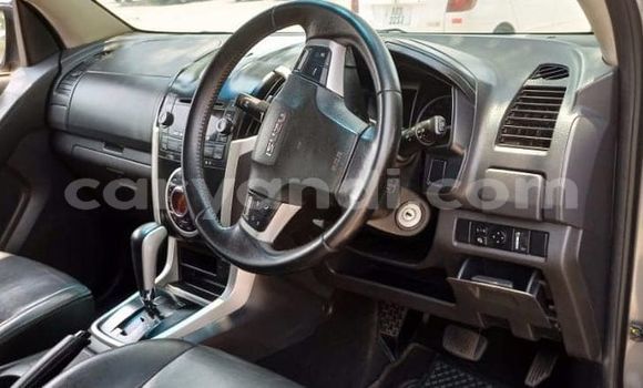 Acheter Occasion Voiture Isuzu KB Noir à Lusaka, Zambie Acheter Occasion Voiture Isuzu KB Noir à Lusaka, Zambie