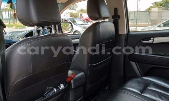 Acheter Occasion Voiture Isuzu KB Noir à Lusaka, Zambie Acheter Occasion Voiture Isuzu KB Noir à Lusaka, Zambie