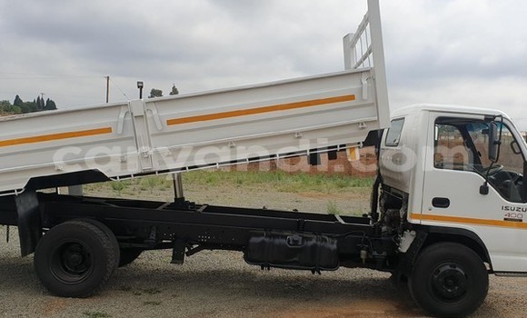 Acheter Occasion Utilitaire Isuzu FTR 850 Blanc à Lusaka, Zambie