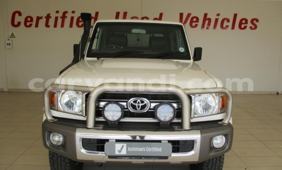 Nunua Ilio tumika Toyota Land Cruiser Nyeupe Gari ndani ya Lusaka nchini Zambia Nunua Ilio tumika Toyota Land Cruiser Nyeupe Gari ndani ya Lusaka nchini Zambia