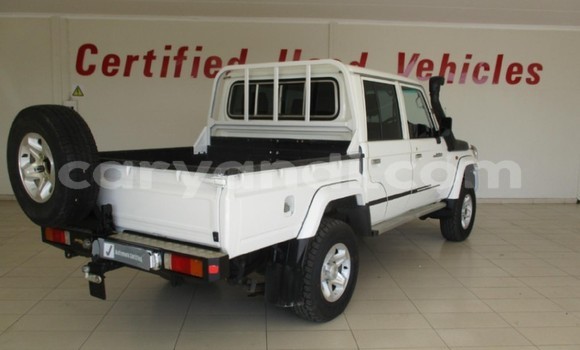 Nunua Ilio tumika Toyota Land Cruiser Nyeupe Gari ndani ya Lusaka nchini Zambia Nunua Ilio tumika Toyota Land Cruiser Nyeupe Gari ndani ya Lusaka nchini Zambia