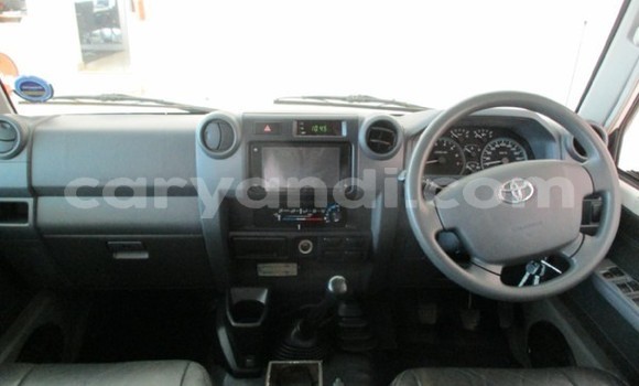 Nunua Ilio tumika Toyota Land Cruiser Nyeupe Gari ndani ya Lusaka nchini Zambia Nunua Ilio tumika Toyota Land Cruiser Nyeupe Gari ndani ya Lusaka nchini Zambia