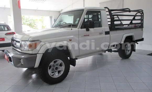 Acheter Occasion Voiture Toyota Land Cruiser Blanc à Lusaka, Zambie