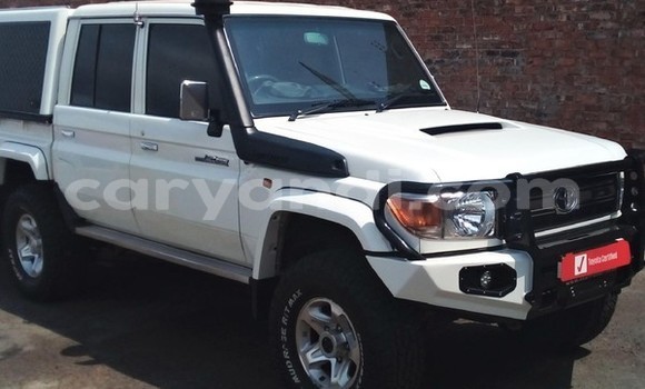 Buy Used Toyota Land Cruiser White Car in Lusaka in Zambia