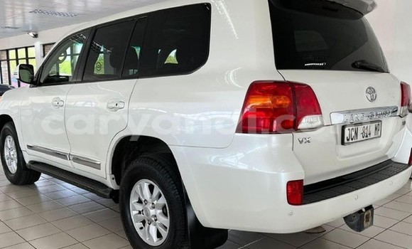 Nunua Ilio tumika Toyota Land Cruiser Prado Nyeupe Gari ndani ya Lusaka nchini Zambia Nunua Ilio tumika Toyota Land Cruiser Prado Nyeupe Gari ndani ya Lusaka nchini Zambia