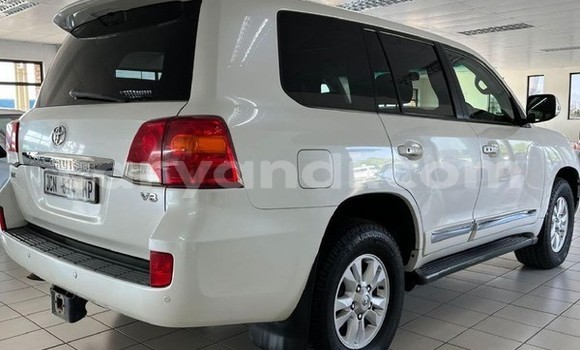 Nunua Ilio tumika Toyota Land Cruiser Prado Nyeupe Gari ndani ya Lusaka nchini Zambia Nunua Ilio tumika Toyota Land Cruiser Prado Nyeupe Gari ndani ya Lusaka nchini Zambia