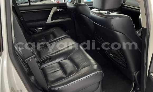 Nunua Ilio tumika Toyota Land Cruiser Prado Nyeupe Gari ndani ya Lusaka nchini Zambia Nunua Ilio tumika Toyota Land Cruiser Prado Nyeupe Gari ndani ya Lusaka nchini Zambia