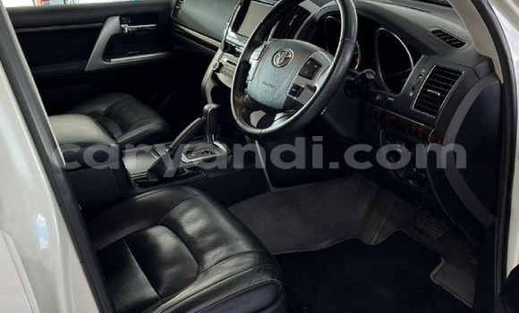 Nunua Ilio tumika Toyota Land Cruiser Prado Nyeupe Gari ndani ya Lusaka nchini Zambia Nunua Ilio tumika Toyota Land Cruiser Prado Nyeupe Gari ndani ya Lusaka nchini Zambia