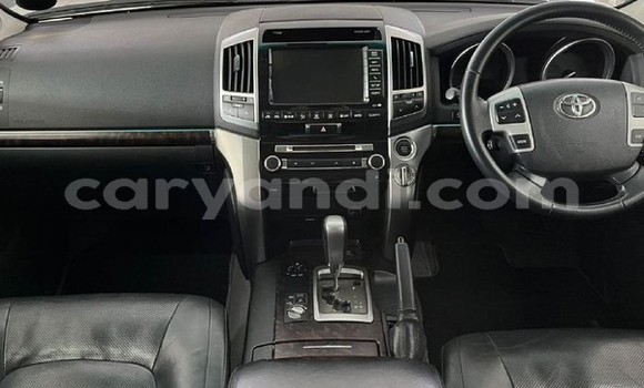 Nunua Ilio tumika Toyota Land Cruiser Prado Nyeupe Gari ndani ya Lusaka nchini Zambia Nunua Ilio tumika Toyota Land Cruiser Prado Nyeupe Gari ndani ya Lusaka nchini Zambia