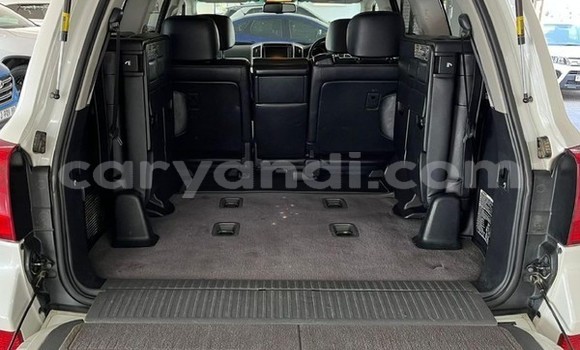 Nunua Ilio tumika Toyota Land Cruiser Prado Nyeupe Gari ndani ya Lusaka nchini Zambia Nunua Ilio tumika Toyota Land Cruiser Prado Nyeupe Gari ndani ya Lusaka nchini Zambia