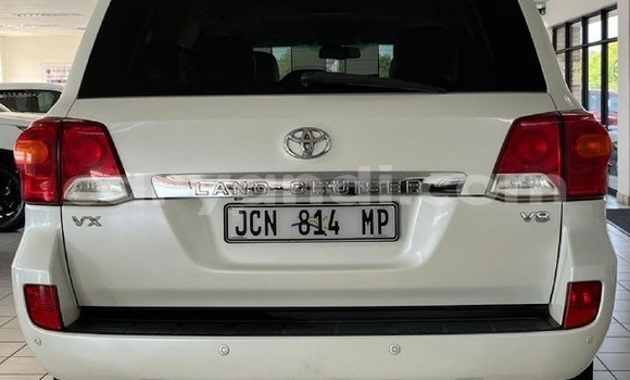Nunua Ilio tumika Toyota Land Cruiser Prado Nyeupe Gari ndani ya Lusaka nchini Zambia Nunua Ilio tumika Toyota Land Cruiser Prado Nyeupe Gari ndani ya Lusaka nchini Zambia