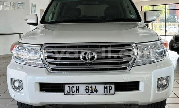 Nunua Ilio tumika Toyota Land Cruiser Prado Nyeupe Gari ndani ya Lusaka nchini Zambia Nunua Ilio tumika Toyota Land Cruiser Prado Nyeupe Gari ndani ya Lusaka nchini Zambia