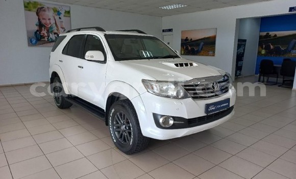 Acheter Occasion Voiture Toyota Fortuner Blanc à Lusaka, Zambie