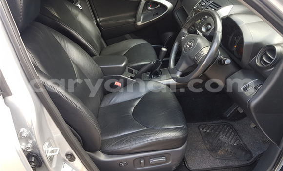 Acheter Occasion Voiture Toyota RAV4 Gris à Chingola, Zambie Acheter Occasion Voiture Toyota RAV4 Gris à Chingola, Zambie