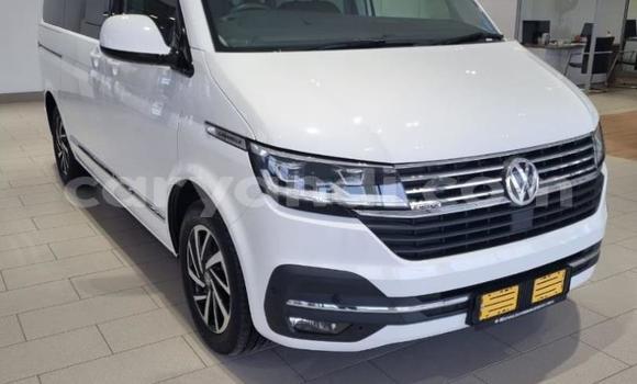 Buy Used Volkswagen Caravelle White Car in Lusaka in Zambia Buy Used Volkswagen Caravelle White Car in Lusaka in Zambia