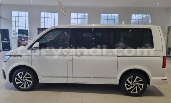 Buy Used Volkswagen Caravelle White Car in Lusaka in Zambia Buy Used Volkswagen Caravelle White Car in Lusaka in Zambia