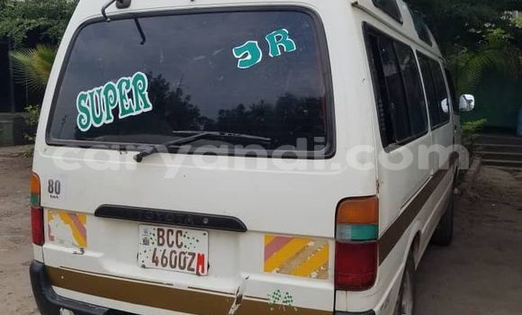 Acheter Occasion Voiture Toyota Hiace Blanc à Kitwe, Zambie Acheter Occasion Voiture Toyota Hiace Blanc à Kitwe, Zambie