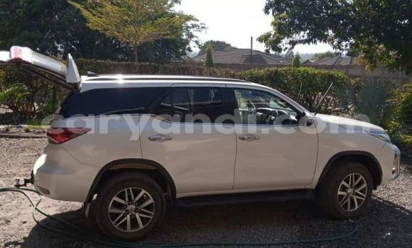 Acheter Occasion Voiture Toyota Fortuner Blanc à Kitwe, Zambie Acheter Occasion Voiture Toyota Fortuner Blanc à Kitwe, Zambie