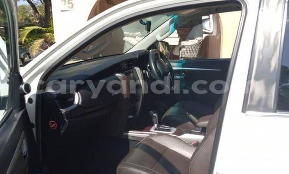 Acheter Occasion Voiture Toyota Fortuner Blanc à Kitwe, Zambie Acheter Occasion Voiture Toyota Fortuner Blanc à Kitwe, Zambie