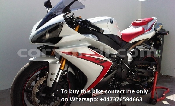 Acheter Occasion Moto Yamaha R1 Blanc à Lusaka, Zambie