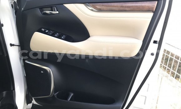 Acheter Occasion Voiture Toyota Alphard Blanc à Lusaka, Zambie Acheter Occasion Voiture Toyota Alphard Blanc à Lusaka, Zambie