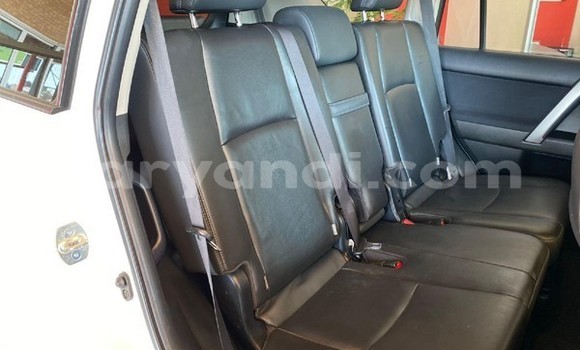 Nunua Ilio tumika Toyota Land Cruiser Prado Nyeupe Gari ndani ya Lusaka nchini Zambia Nunua Ilio tumika Toyota Land Cruiser Prado Nyeupe Gari ndani ya Lusaka nchini Zambia