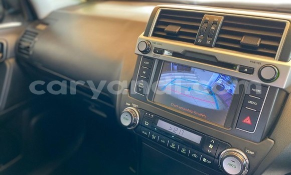 Nunua Ilio tumika Toyota Land Cruiser Prado Nyeupe Gari ndani ya Lusaka nchini Zambia Nunua Ilio tumika Toyota Land Cruiser Prado Nyeupe Gari ndani ya Lusaka nchini Zambia