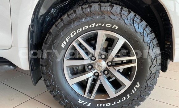 Nunua Ilio tumika Toyota Land Cruiser Prado Nyeupe Gari ndani ya Lusaka nchini Zambia Nunua Ilio tumika Toyota Land Cruiser Prado Nyeupe Gari ndani ya Lusaka nchini Zambia