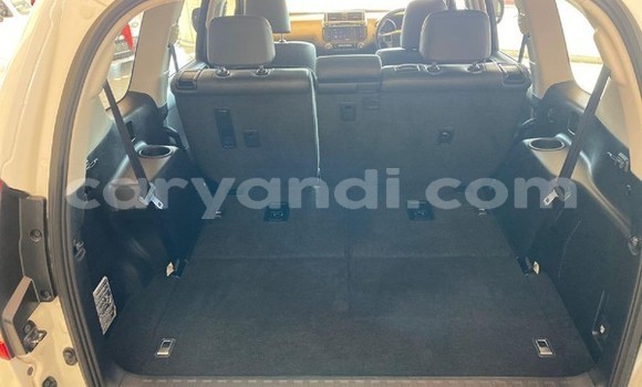 Nunua Ilio tumika Toyota Land Cruiser Prado Nyeupe Gari ndani ya Lusaka nchini Zambia Nunua Ilio tumika Toyota Land Cruiser Prado Nyeupe Gari ndani ya Lusaka nchini Zambia