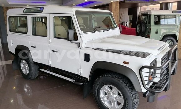 Nunua Ilio tumika Land Rover Defender Nyeupe Gari ndani ya Lusaka nchini Zambia