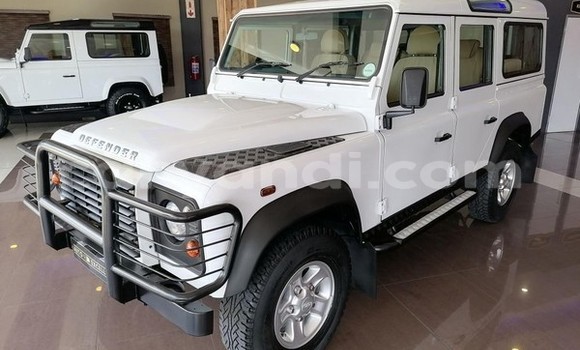 Buy Used Land Rover Defender White Car in Lusaka in Zambia Buy Used Land Rover Defender White Car in Lusaka in Zambia