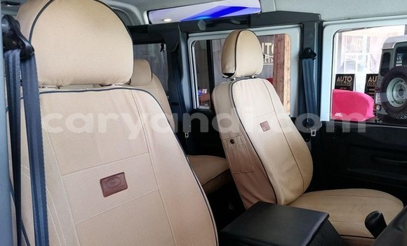 Buy Used Land Rover Defender White Car in Lusaka in Zambia Buy Used Land Rover Defender White Car in Lusaka in Zambia