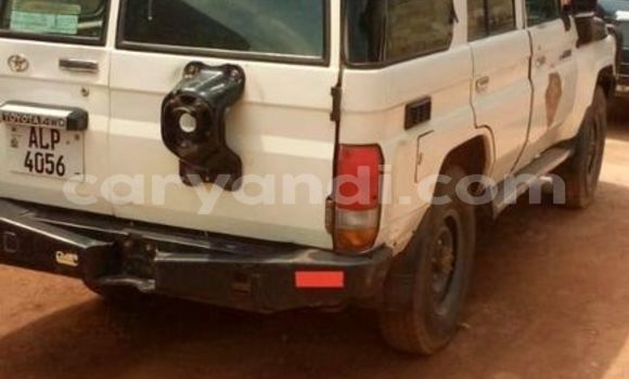 Acheter Occasion Voiture Toyota Land Cruiser Blanc à Lusaka, Zambie Acheter Occasion Voiture Toyota Land Cruiser Blanc à Lusaka, Zambie