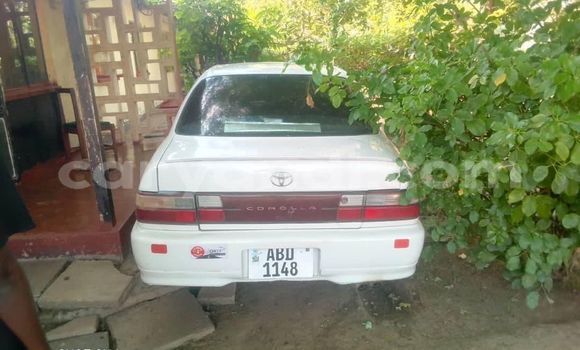 Acheter Occasion Voiture Toyota Corolla Blanc à Lusaka, Zambie Acheter Occasion Voiture Toyota Corolla Blanc à Lusaka, Zambie