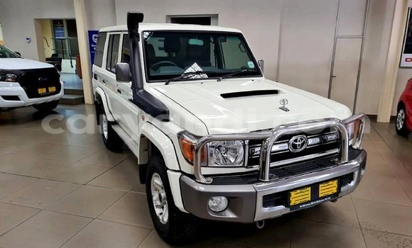 Buy Used Toyota Land Cruiser White Car in Lusaka in Zambia