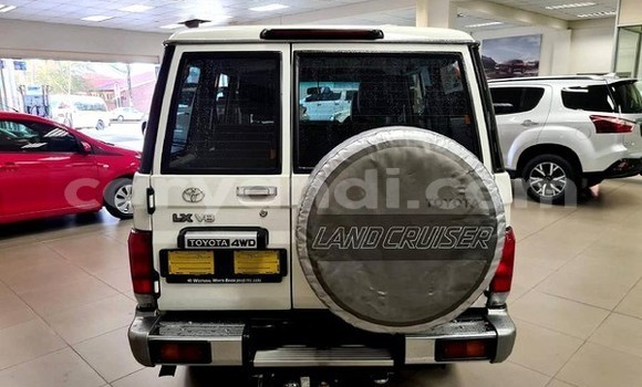 Buy Used Toyota Land Cruiser White Car in Lusaka in Zambia Buy Used Toyota Land Cruiser White Car in Lusaka in Zambia