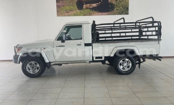 Buy Used Toyota Land Cruiser White Car in Lusaka in Zambia