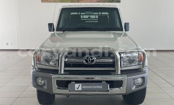Nunua Ilio tumika Toyota Land Cruiser Nyeupe Gari ndani ya Lusaka nchini Zambia Nunua Ilio tumika Toyota Land Cruiser Nyeupe Gari ndani ya Lusaka nchini Zambia
