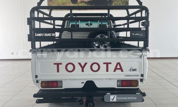 Nunua Ilio tumika Toyota Land Cruiser Nyeupe Gari ndani ya Lusaka nchini Zambia Nunua Ilio tumika Toyota Land Cruiser Nyeupe Gari ndani ya Lusaka nchini Zambia