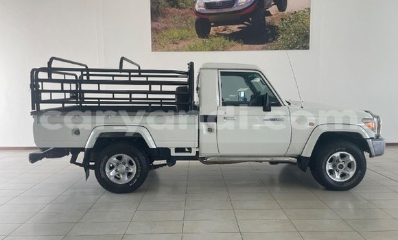 Nunua Ilio tumika Toyota Land Cruiser Nyeupe Gari ndani ya Lusaka nchini Zambia Nunua Ilio tumika Toyota Land Cruiser Nyeupe Gari ndani ya Lusaka nchini Zambia