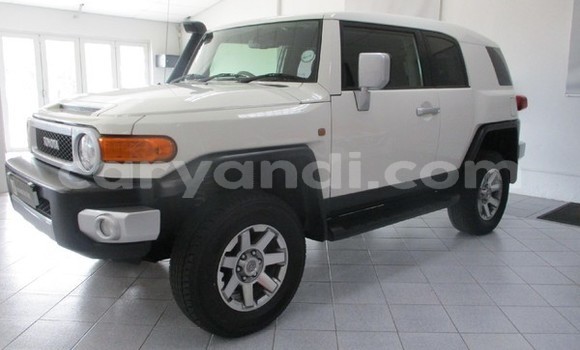 Nunua Ilio tumika Toyota FJ Cruiser Nyeupe Gari ndani ya Lusaka nchini Zambia Nunua Ilio tumika Toyota FJ Cruiser Nyeupe Gari ndani ya Lusaka nchini Zambia