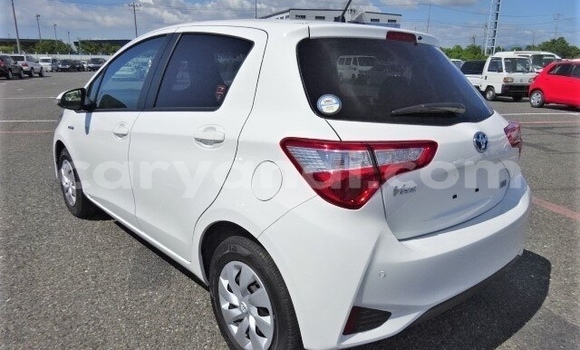 Acheter Occasion Voiture Toyota Vitz Blanc à Lusaka, Zambie Acheter Occasion Voiture Toyota Vitz Blanc à Lusaka, Zambie