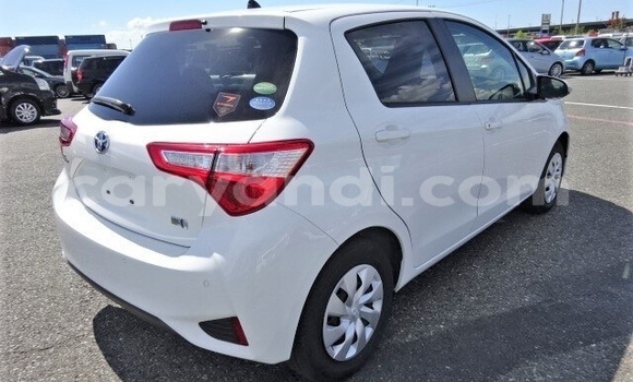 Acheter Occasion Voiture Toyota Vitz Blanc à Lusaka, Zambie Acheter Occasion Voiture Toyota Vitz Blanc à Lusaka, Zambie