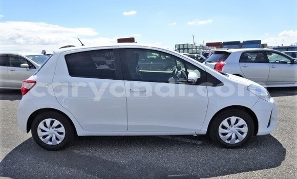 Acheter Occasion Voiture Toyota Vitz Blanc à Lusaka, Zambie Acheter Occasion Voiture Toyota Vitz Blanc à Lusaka, Zambie