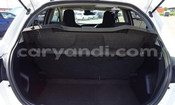 Acheter Occasion Voiture Toyota Vitz Blanc à Lusaka, Zambie Acheter Occasion Voiture Toyota Vitz Blanc à Lusaka, Zambie
